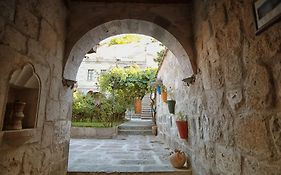 Traveller'S Cave Hotel